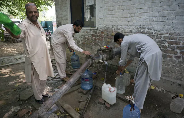 People collect water at a tube well in Islamabad, Pakistan, Wednesday, August 23, 2017. A new study suggests some 50 million Pakistanis could be at risk of drinking arsenic-tainted groundwater. The findings are based on a hazard map built using water quality data from 1,200 tube wells in the densely populated Indus Valley. (Photo by B.K. Bangash/AP Photo)