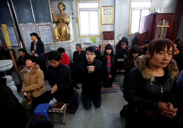Believers take part in a weekend mass at an underground Catholic church in Tianjin November 10, 2013. (Photo by Kim Kyung-Hoon/Reuters)