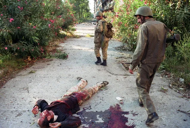 Abkhazia. Sukhumi, 1993. A house-to-house combat. (Photo by Andrei Solovyov/ITAR-TASS)