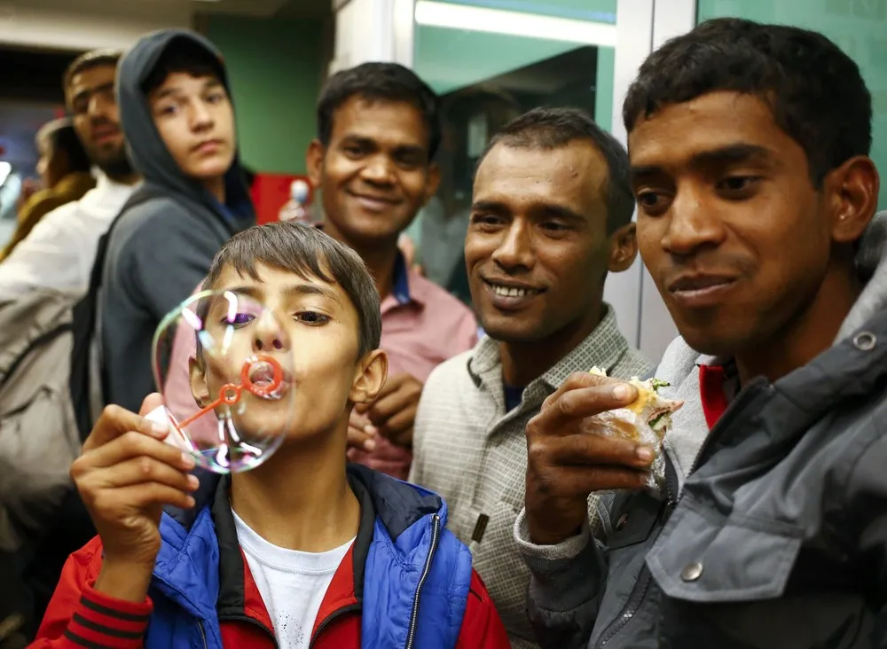 Young Migrants (100+ Photos)