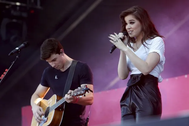 Shawn Mendes (L) and Hailee Steinfeld perform during the 2015 iHeartRadio Daytime Village in Las Vegas, Nevada September 19, 2015. (Photo by Steve Marcus/Reuters)
