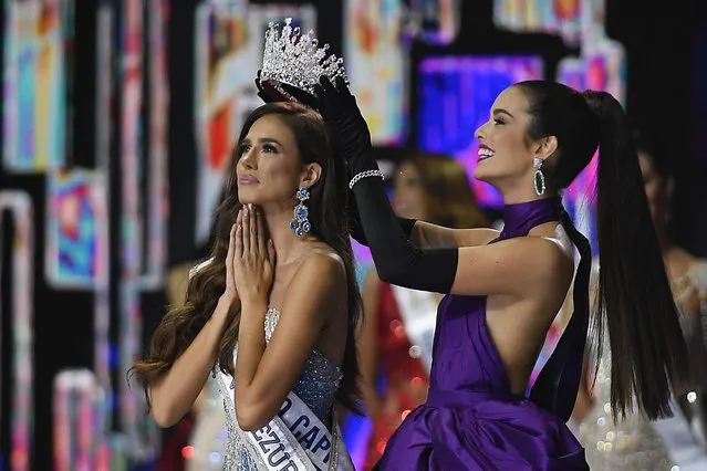 Diana Silva, representing Distrito Capital state, is crowned the winner of the annual Miss Venezuela beauty pageant in Caracas, Venezuela, Thursday, November 17, 2022. (Photo by Matias Delacroix/AP Photo)