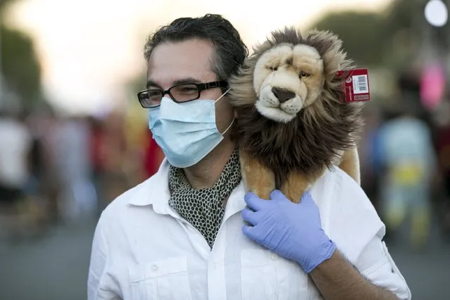 David Gekchyan is pictured dressed in costume portraying Walter Palmer, the dentist who shot and killed Cecil the lion, at the West Hollywood Halloween Costume Carnaval, which attracts nearly 500,000 people annually, in West Hollywood, California October 31, 2015. (Photo by Jonathan Alcorn/Reuters)