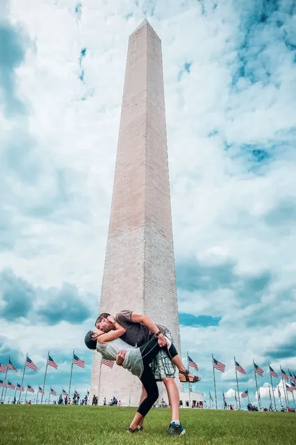 Husband and wife Rob 34 and Joli Switzer 33 from Maryland, do their DipKiss pose at the Washington Memorial in Washington, D.C. (Photo by Dipkiss Travels/Caters News Agency)