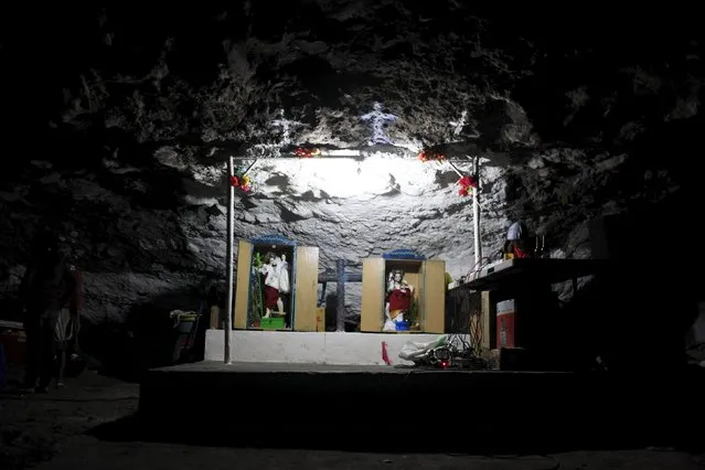 The statues of Saint Christopher and Saint Luke are seen at an improvised shrine in a cave during a pilgrimage by Catholic devotees known as "Cumpas", in the town of Cuishnahuat, El Salvador November 26, 2015. (Photo by Jose Cabezas/Reuters)