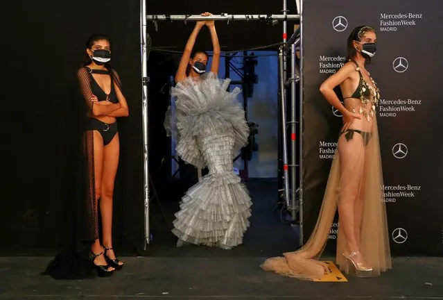 Social distancing signs are pictured as models wear protective face masks before the show of designer Andres Sarda during the Mercedes Benz Fashion Week amid the coronavirus disease (COVID-19) outbreak in Madrid, Spain, September 10, 2020. (Photo by Sergio Perez/Reuters)