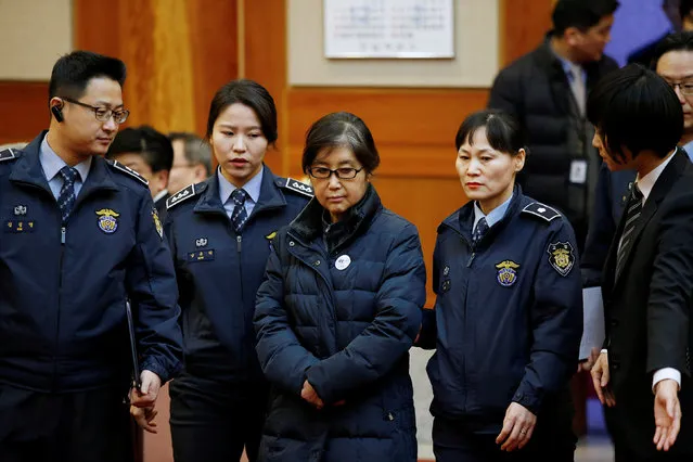 Choi Soon-sil (C), the woman at the centre of the South Korean political scandal and long-time friend of President Park Geun-hye, arrives for a hearing arguments for South Korean President Park Geun-hye's impeachment trial at the Constitutional Court in Seoul, South Korea, January 16, 2017. (Photo by Kim Hong-Ji/Reuters)