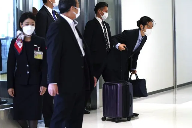 Kei Komuro, right, fiance of Japan's Princess Mako, bows to the media as he arrives at Narita international airport in Narita, near Tokyo, Monday, September 27, 2021 upon returning to Japan from the United States. (Photo by Eugene Hoshiko/AP Photo)