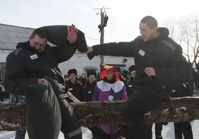 Prisoners take part in a pillow fight contest during Maslenitsa celebrations at a correctional facility outside the West Siberian city of Omsk, Russia, March 13, 2016. Maslenitsa is widely viewed as a pagan holiday marking the end of winter and is celebrated with pancake eating, while the Orthodox Church considers it as the week of feasting before Lent. (Photo by Dmitry Feoktistov/Reuters)