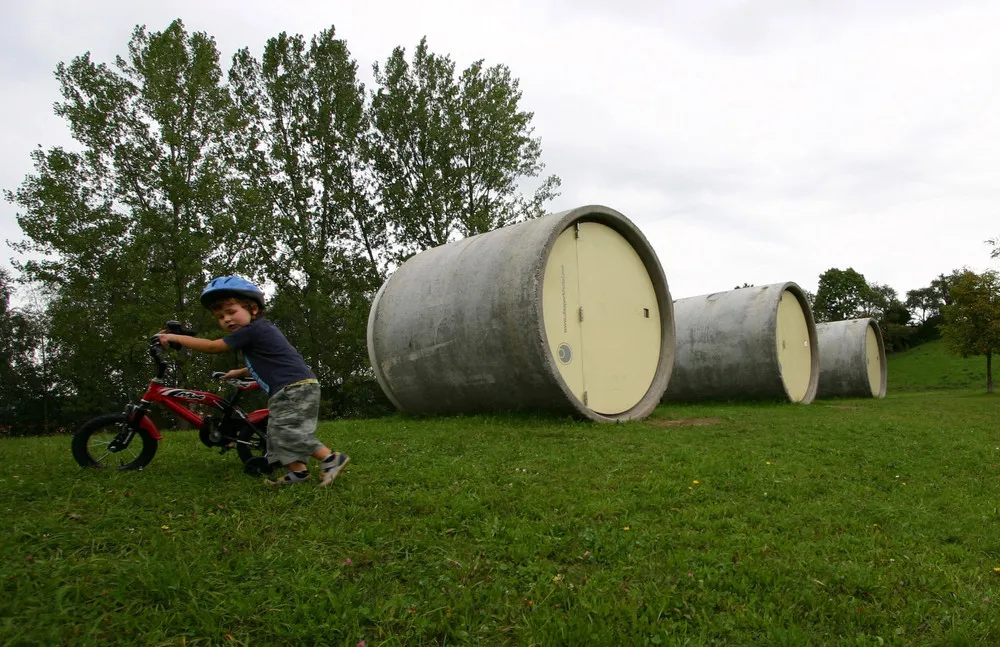 Sleepaway in a Sewer Pipe at Dasparkhotels in Austria and Germany