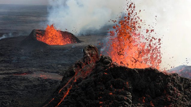 Seen from an aerial view, lava flows from the Sundhnúkur volcano on the Reykjanes peninsula on June 2, 2024 near Grindavik, Iceland. The volcano eruption, located in southwestern Iceland, forced the evacuation of the nearby fishing town as well as guests at the nearby Blue Lagoon geothermal spa. The volcano has erupted five times since December. (Photo by John Moore/Getty Images)