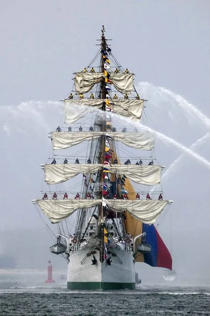 Colombian Navy flagship “Gloria” arrives at the port city of Cartagena during the Sail Cartagena 2014 on May 15, 2014. The Sail Cartagena 2014 takes place between the 15th and 20th of May with delgations from 11 countries. (Photo by Joaquin Sarmiento/AFP Photo)
