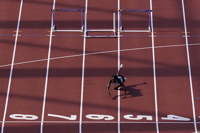 Anne Zagre, of Belgium, falls running alone in a heat in the women's 100-meter hurdles at the World Athletics Championships on Saturday, July 23, 2022, in Eugene, Ore. Zagre in lane six got hampered during the race at the 10th hurdle by Nia Ali, of the USA in lane five. Ali of the USA knocked a hurdle over and got in lane six, affecting Zagre. (Photo by Gregory Bull/AP Photo)