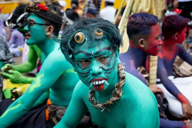 People wear body paint during the sacred Ngerebeg ritual at Tegallalang village in Gianyar, Bali, Indonesia, 08 February 2023. The sacred Ngerebeg ritual takes place every six months and it is mainly aimed at driving all evil spirits out of the villages. During the ritual, participants decorate their body with colorful paint and march across the village. (Photo by Made Nagi/EPA/EFE/Rex Features/Shutterstock)