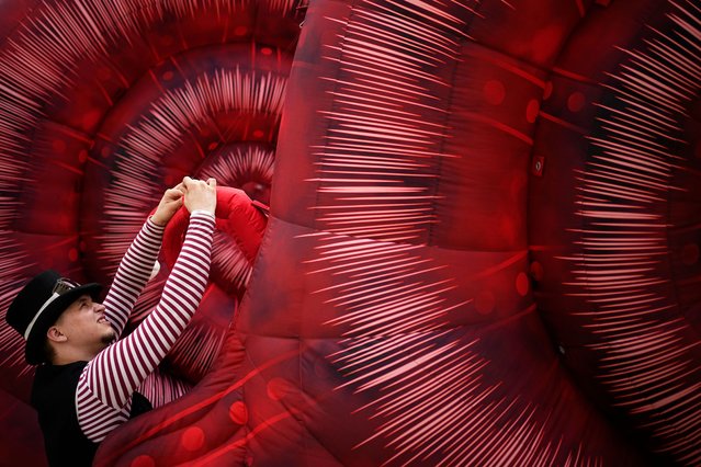 A circus performer prepares for Karandash-Fest, a street festival of circus performers in Staritsa, Tver region, Russia, Saturday, August 2, 2025. (Photo by Pavel Bednyakov/AP Photo)