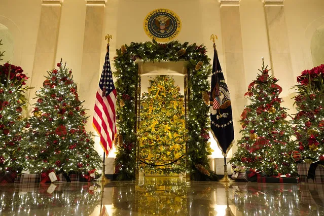 Cross Hall and the Blue Room are decorated during the 2020 Christmas preview at the White House, Monday, November 30, 2020, in Washington. (Photo by Patrick Semansky/AP Photo)