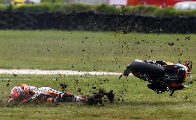 Repsol Honda Team's Spanish rider Marc Marquez crashes out during the MotoGP class at the Australian Grand Prix at Phillip Island on October 23, 2016. (Photo by Jeremy Brown/AFP Photo)