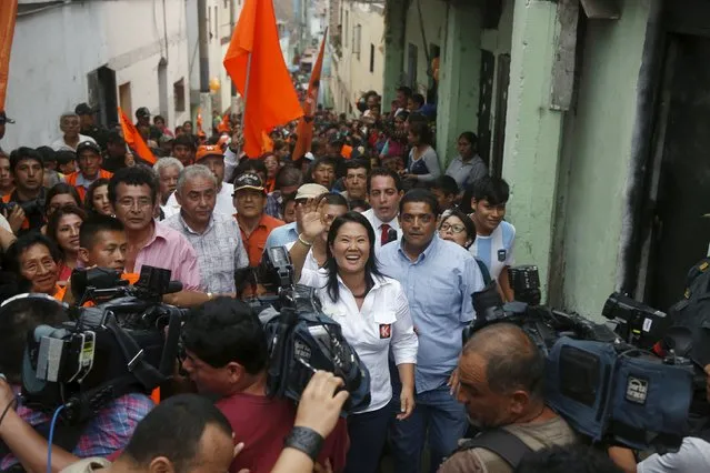 Peruvian presidential candidate Keiko Fujimori greets supporters at Cerro San Cosme on the outskirts of Lima, January 8, 2016. (Photo by Janine Costa/Reuters)