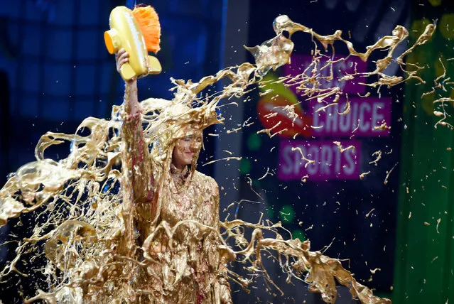 Race car driver Danica Patrick gets slimed as she accepts the Legend Award at the Kids Choice Sports Awards in Los Angeles, July, 19, 2018. (Photo by Danny Moloshok/Reuters)