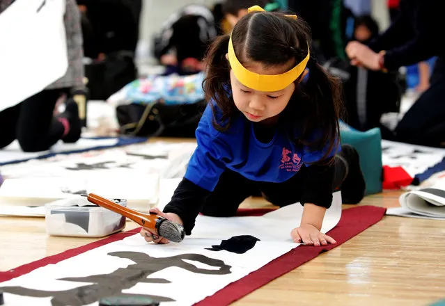 A girl participates in a New Year calligraphy contest in Tokyo, Japan, January 5, 2019. (Photo by Kim Kyung-Hoon/Reuters)