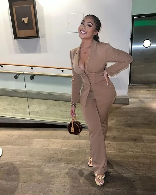 American model and socialite Jordyn Woods looks business casual in a matching pant suit in the second half of December 2021. (Photo by jordynwoods/Instagram)