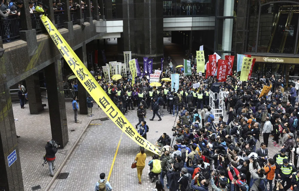 The Day in Photos – March 27, 2017