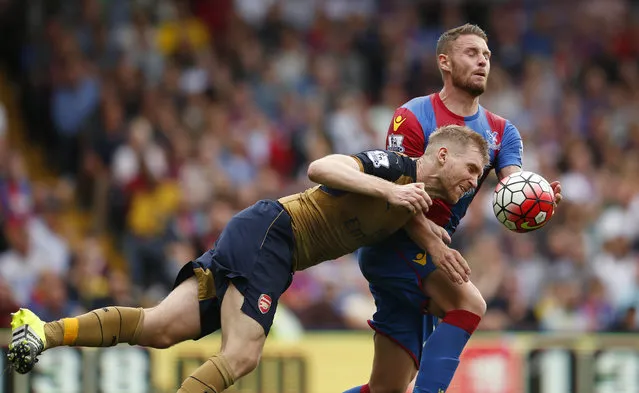 Football, Crystal Palace vs Arsenal, Barclays Premier League, Selhurst Park on August 16, 2015: Arsenal's Per Mertesacker in action with Crystal Palace's Connor Wickham. (Photo by John Sibley/Reuters/Action Images)