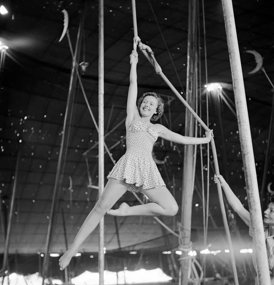 Simply Some Photos: Circus Girls of Sarasota Taking a Break in 1949