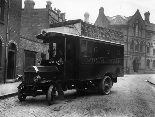 A Royal Mail postal van, England, 2nd April 1912. (Photo by Hulton Archive/Getty Images)