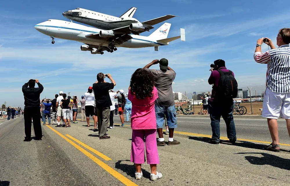 Shuttle Endeavor Reaches Los Angeles