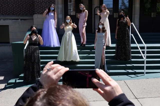 Students from Allentown Central Catholic High School in prom dresses keep a social distance as their mothers take their pictures after their prom was cancelled in Allentown, Pennsylvania, May 14, 2020. (Photo by Jonathan Ernst/Reuters)