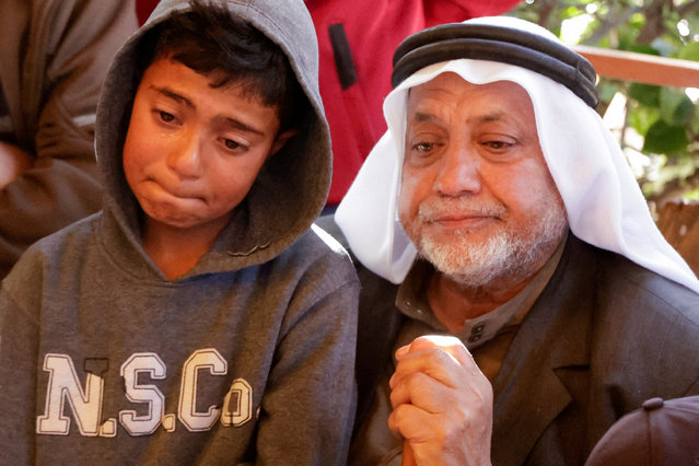 Mourners react during the funeral of Palestinians killed in Israeli strikes, at Nasser hospital, in Khan Younis, in the southern Gaza Strip, on April 17, 2025. (Photo by Hatem Khaled/Reuters)