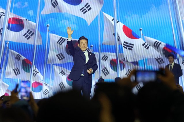 Lee Jae-myung, presidential election candidate for the Democratic Party of Korea celebrates during the primary election on April 27, 2025 in Goyang, South Korea. The Democratic Party of Korea held the last round of its primary election to name its candidate Lee Jae-myung, for the upcoming presidential election. (Photo by Chung Sung-Jun/Getty Images)