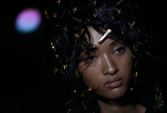 A model presents a creation at the Gareth Pugh catwalk show during London Fashion Week Spring/Summer 2017 in London, Britain September 17, 2016. (Photo by Neil Hall/Reuters)