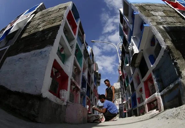 Filipinos prepare graves ahead of All Saints Day, at a public cemetery in Paranaque city, south of Manila, Philippines, 28 October 2015. Millions of Filipinos will soon flock to cemeteries around the country to visit departed relatives and loved ones to mark All Saints Day and All Souls Day on 01 and 02 November. (Photo by Francis R. Malasig/EPA)