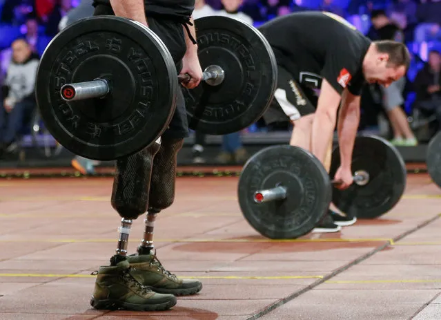 Participants perform during the final stage of the “Games of Heroes” crossfit competition for Ukrainian servicemen, who became disabled after getting wounded during a military conflict in the east of the country, in Kiev, Ukraine, December 24, 2016. (Photo by Valentyn Ogirenko/Reuters)
