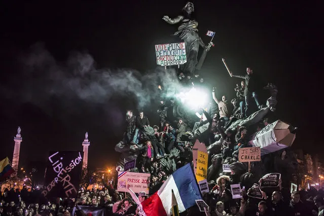 “March Against Terrorism in Paris”. Spot News, second prize singles. Corentin Fohlen, France. Location: Paris, France. Demonstration against terrorism in Paris, after a series of five attacks occurred across the Île-de-France region, beginning at the headquarters for satirical newspaper Charlie Hebdo, January 11, 2015. (Photo by Corentin Fohlen/World Press Photo Contest)