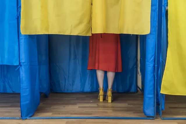 A woman in the voting booth fills out her ballot to cast her vote in parliamentary elections on July 21, 2019 in Kiev, Ukraine. President Volodymyr Zelenskiy used his inaugural speech two months ago to call for snap elections, and is hoping that his Servant of the People party will win an outright majority of seats in the Verkhovna Rada, Ukraine's parliament. (Photo by Brendan Hoffman/Getty Images)
