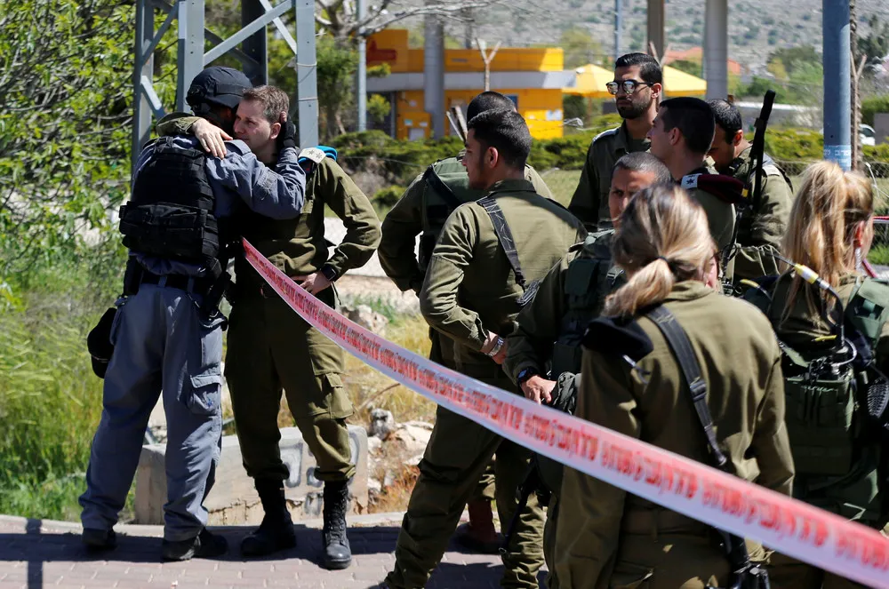 The Day in Photos – April 8, 2017