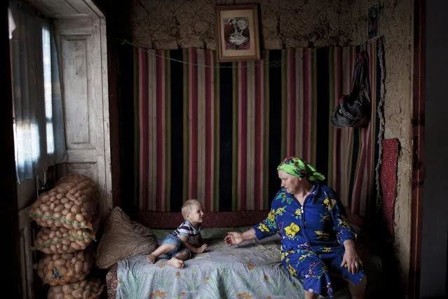 “Behind the Absence” by Myriam Meloni, won the 'Lifestyle” category. The series gives an insight into the 100,000 children in Moldova left behind by their parents who have emigrated to search for jobs. Here Iuana, 59, looks after her grandson – the son of her daughter Ana who has been working in a meat factory in Germany for three years. (Photo by Myriam Meloni/Sony World Photography Awards)