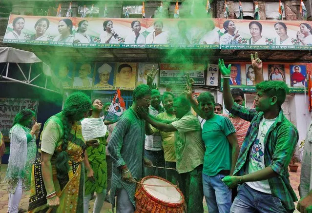 Supporters of Trinamool Congress (TMC) celebrate after learning the initial poll results of the West Bengal Assembly elections, in Kolkata, India May 19, 2016. (Photo by Rupak De Chowdhuri/Reuters)
