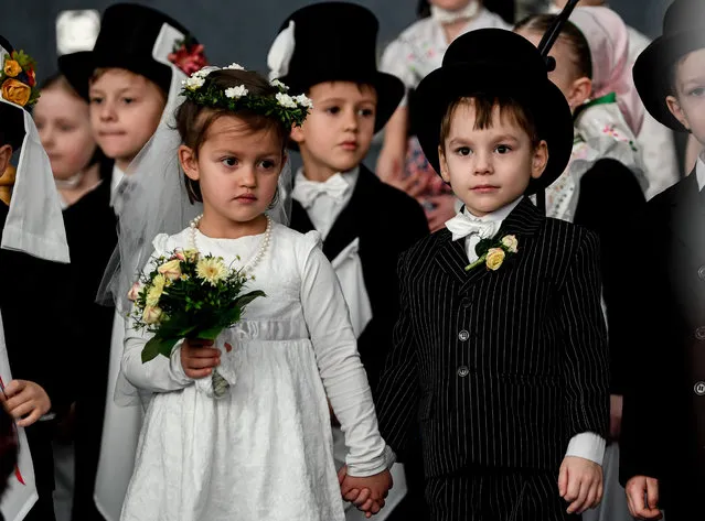 Sorbian children wearing traditional costumes are dressed like groom and bride during celebrations of “Vogelhochzeit”, or “Ptaci kwas” in Sorbian (lit.: marriage of birds), in front of the Sorbian school in Reackelwitz near Bautzen, Germany, 24 January 2020. The old Sorbian traditional festival “Ptaci kwas” celebrates the approaching end of winter. The Western Slavic people of the Sorbs are acknowledged as a national minority with their own language in eastern Germany. (Photo by Filip Singer/EPA/EFE)