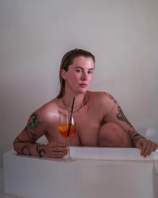 American fashion model Ireland Baldwin poses while relaxing in the bath with a cocktail in the last decade of June 2022. (Photo by irelandirelandireland/Instagram)
