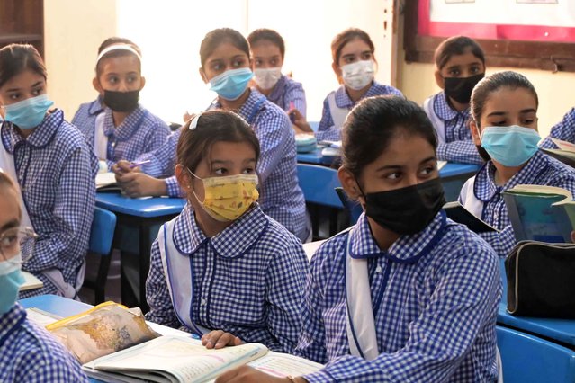 Students wear face masks attending their class in Lahore, Pakistan, 05 November 2024. The government of Punjab province, in eastern Pakistan, ordered the closure of all primary schools in its capital, Lahore, from 04 November, due to the high levels of air pollution recorded in recent days, reaching up to 45 times above the level recommended by the World Health Organization (WHO). Previous week, Lahore recorded the highest levels of air pollution among different cities across the world. (Photo by A. Hussain/EPA/EFE)