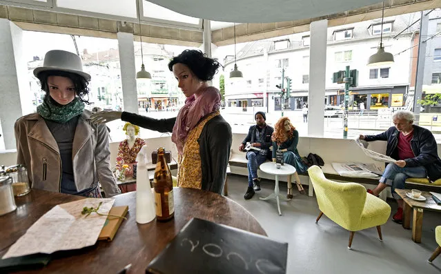Display mannequins are placed between customers at the Cafe Livres in Essen, Germany, Wednesday, May 20, 2020. The cafe set the dolls as placeholders on various places for more distance between customers due to the new coronavirus orders for restaurants and cafes. (Photo by Martin Meissner/AP Photo)