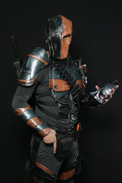 Comic Con attendee Dhareza Maramas poses as Deathstroke during the 2014 New York Comic Con at Jacob Javitz Center on October 9, 2014 in New York City. (Photo by Neilson Barnard/Getty Images)