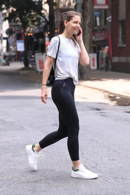 American actress Katie Holmes in the second decade of July 2023 working out in Fanka's body sculpt leggings and Vivaia sneakers. (Photo by Lauren Menowitz)