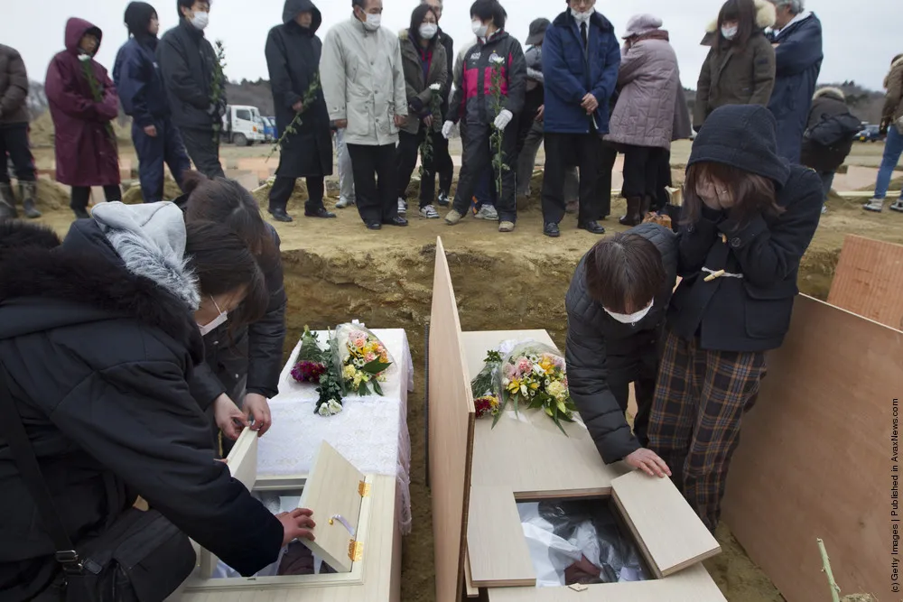 In Japan Bury Victims