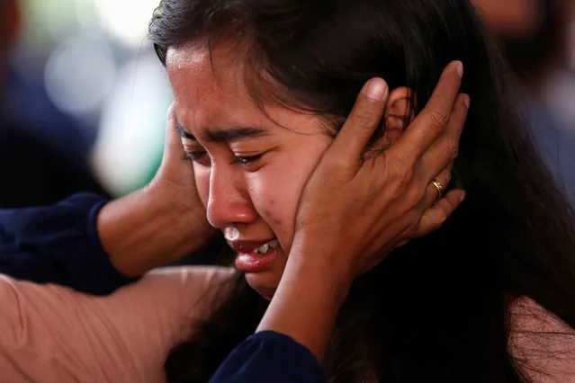 A relative of passengers on the crashed Lion Air flight JT610, cries at Bhayangkara R. Said Sukanto hospital in Jakarta, Indonesia on October 30, 2018. (Photo by Willy Kurniawan/Reuters)