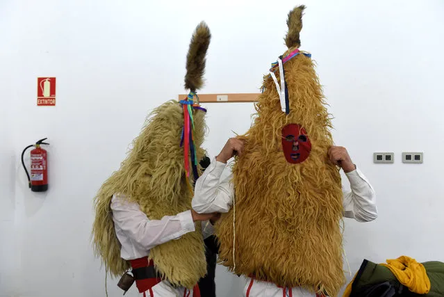 Two villagers put costumes on before performing in “Los Sidros y Las Comedias”, a traditional festival in Spain's northern village of Valdesoto, January 8, 2017. (Photo by Eloy Alonso/Reuters)